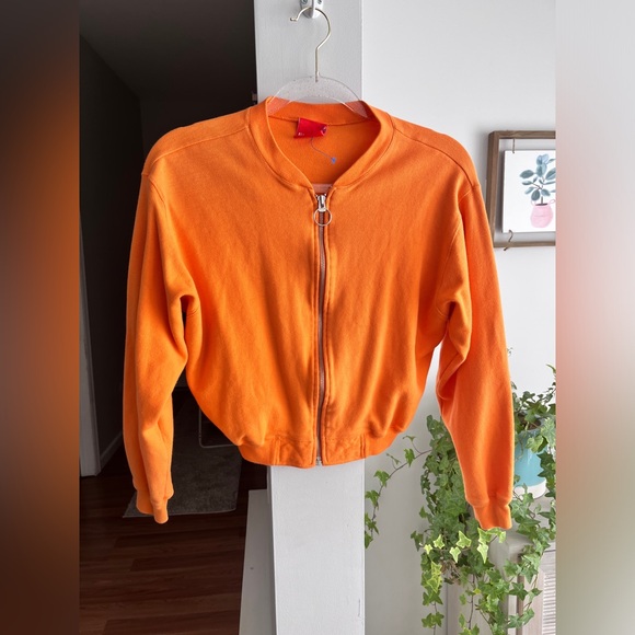 LIZ & CO Vibrant Orange Cropped Zipper Sweatshirt - Picture 1 of 3